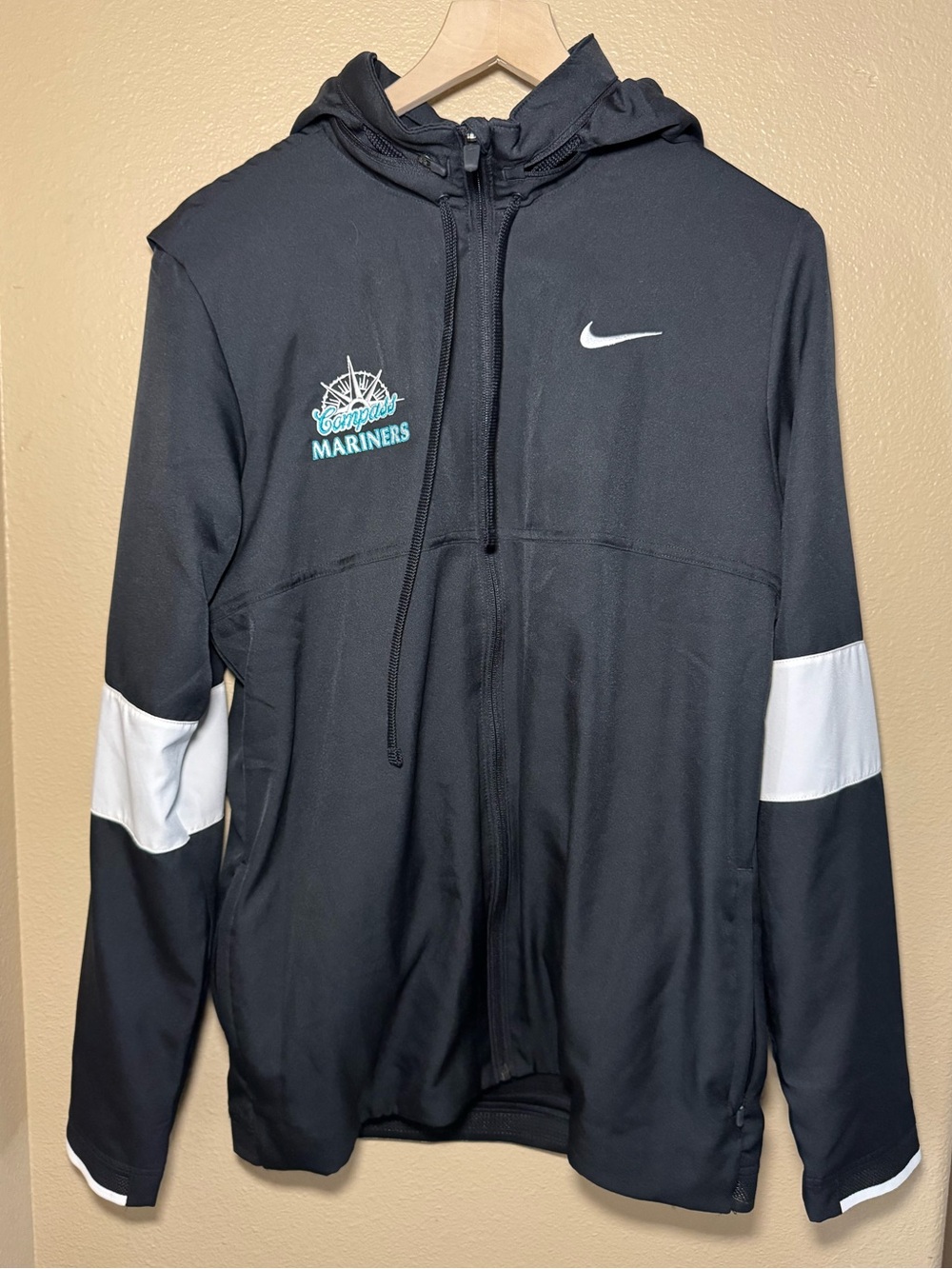 NWT Nike Dri Fit Dry Jacket with Mariners Compass Embroidered Logo Men’s Medium